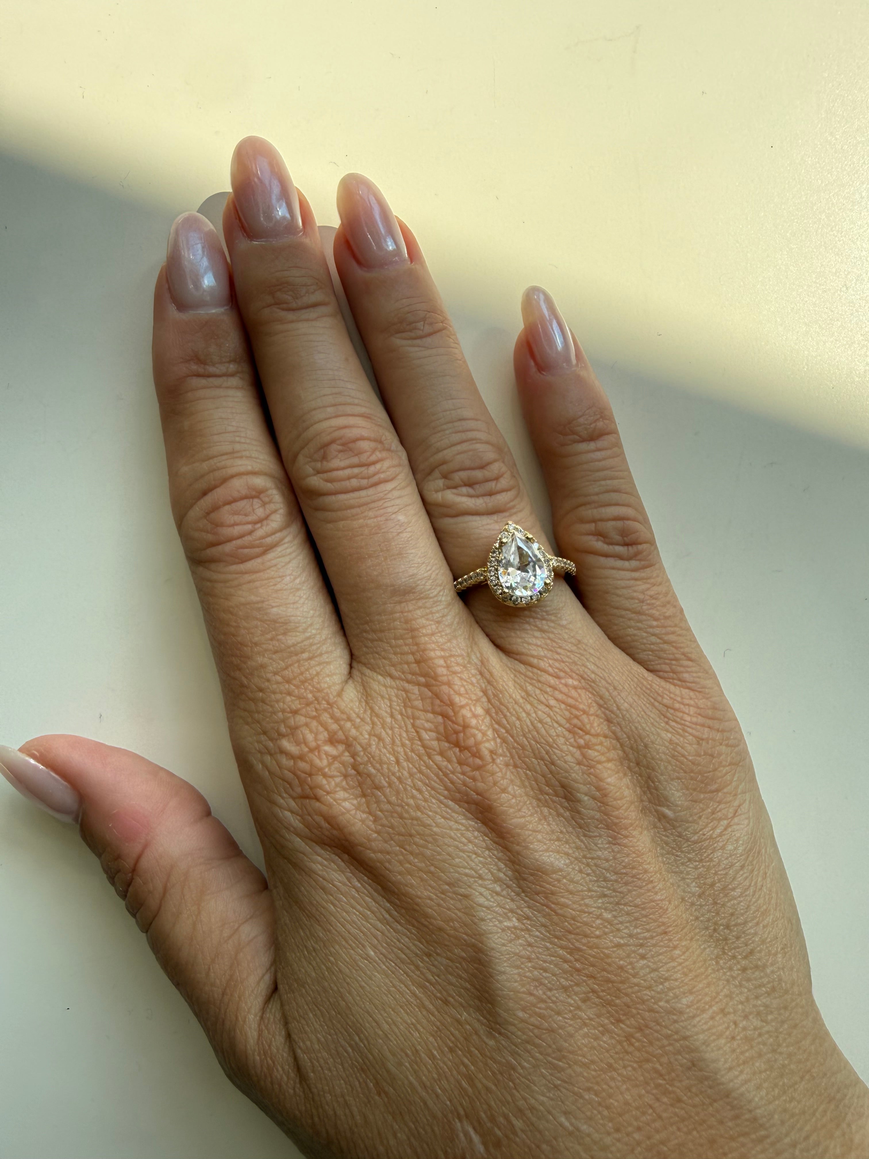 Pear Halo Ring – Gullfarget med klar zirkonia