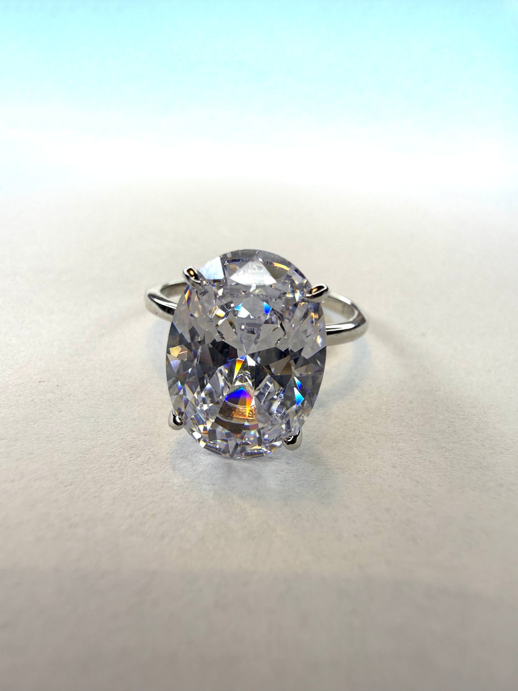 Elegant 925 sølvring med stor zirkonia – 8 ct