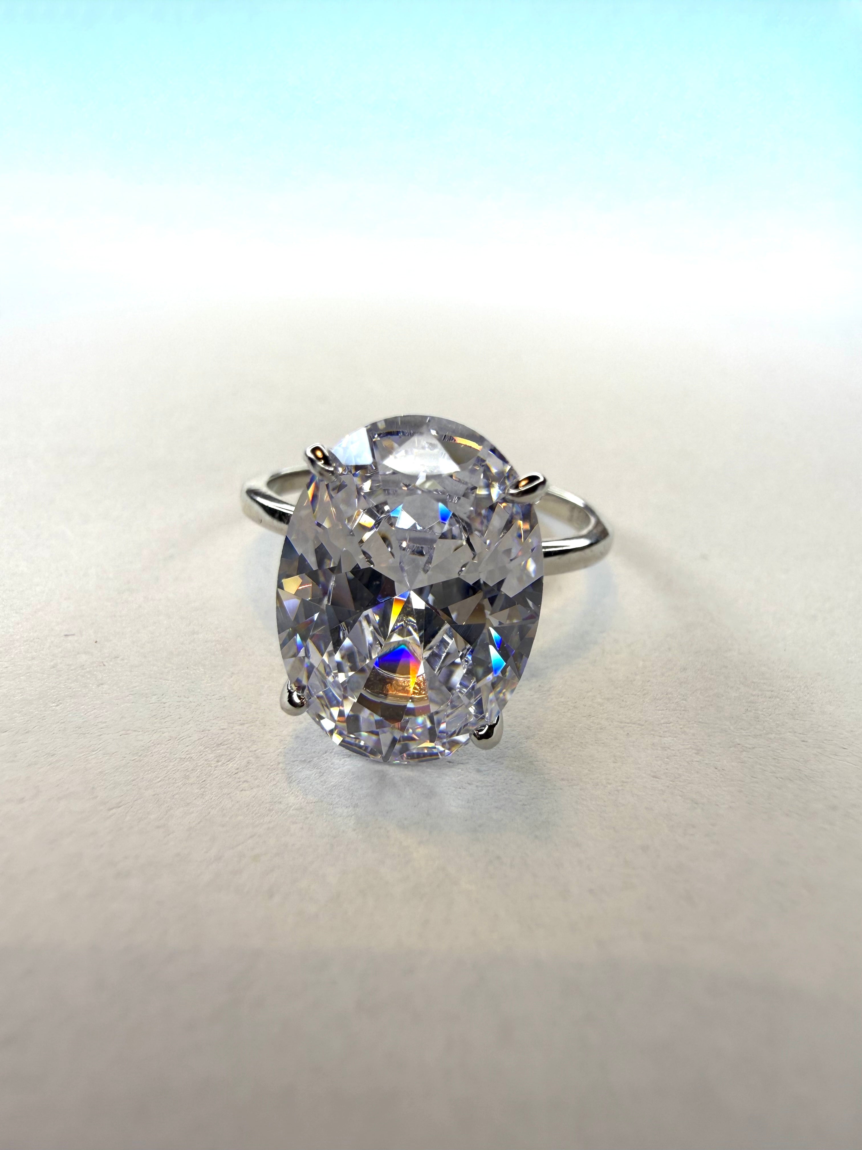 Elegant 925 sølvring med stor zirkonia – 8 ct