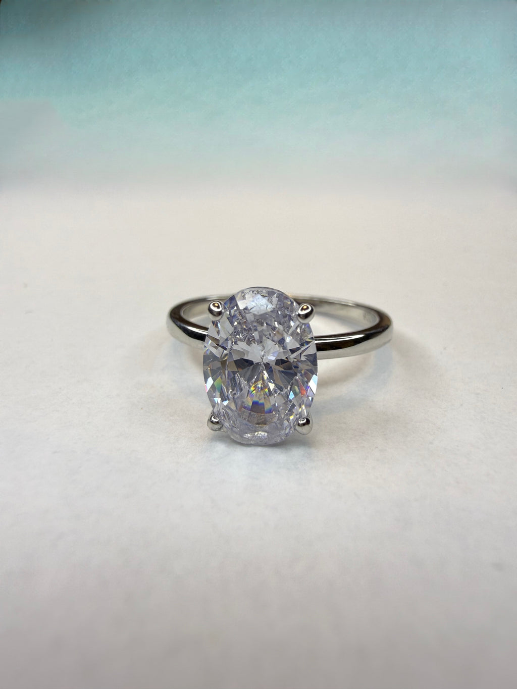 Elegant 925 sølvring med stor zirkonia – 8 ct