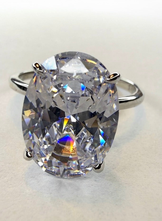 Elegant 925 sølvring med stor zirkonia – 8 ct