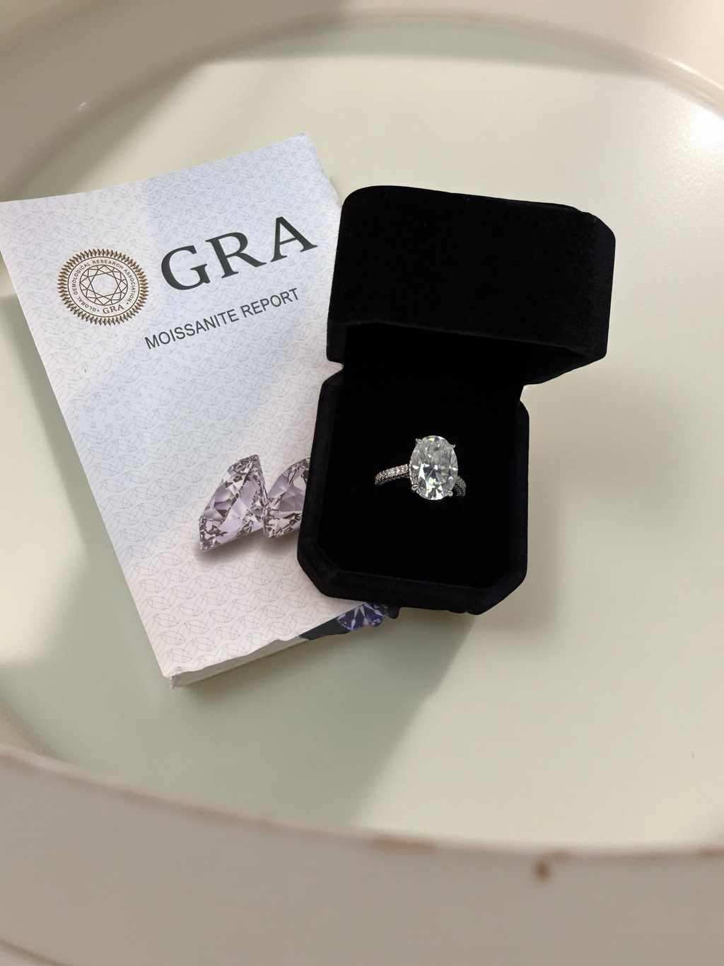 8 carat oval moissanite ring – solid ring in 18k gold plated silver (S925)