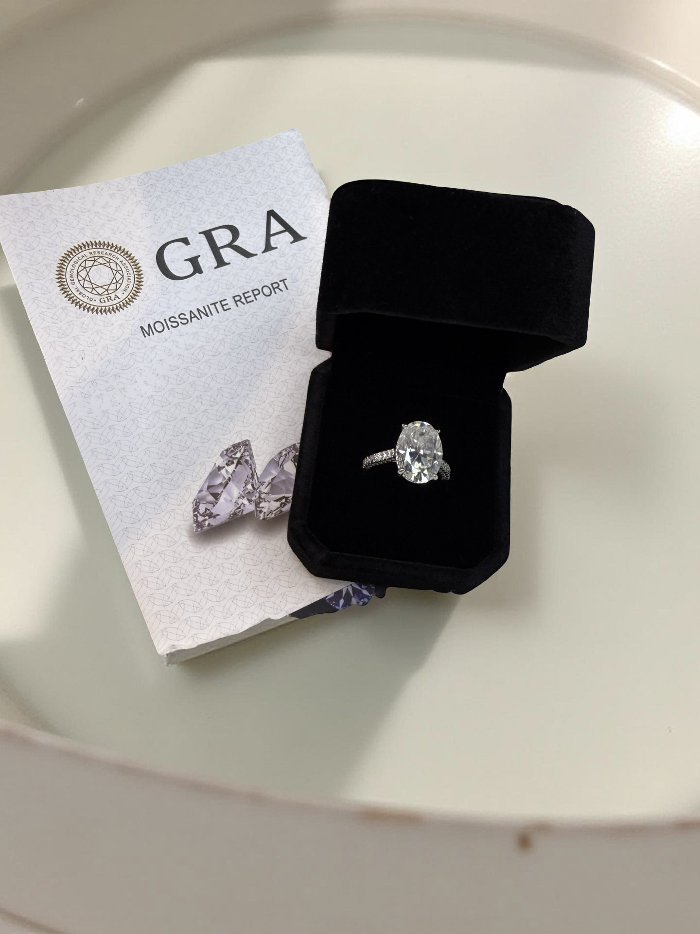 8 carat oval moissanite ring – solid ring in 18k gold plated silver (S925)