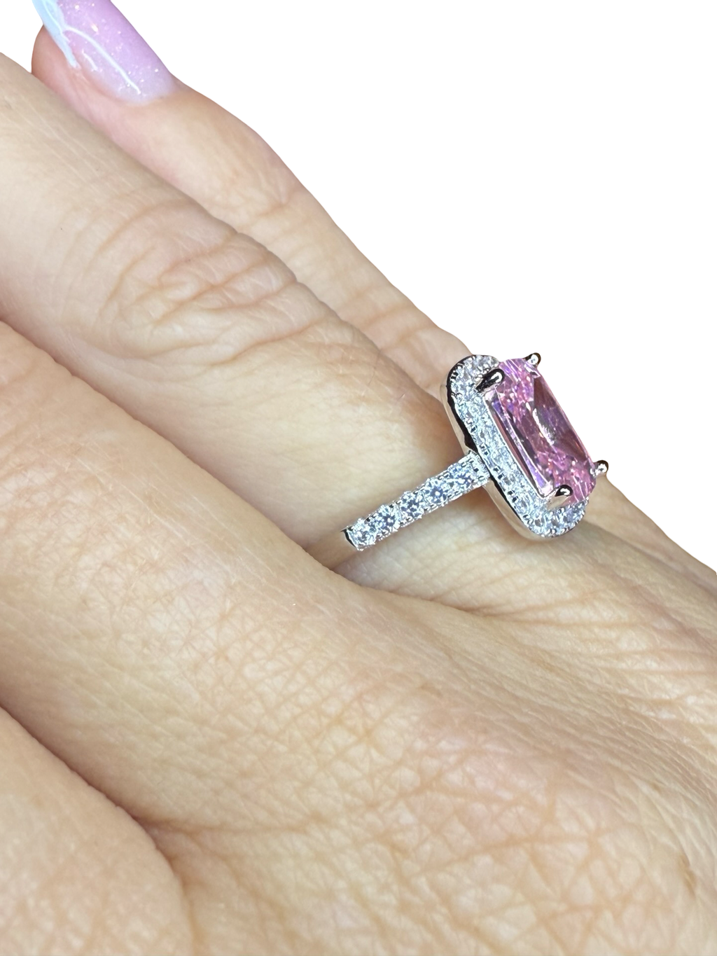 Den vakreste ringen i sølv med zirkonia