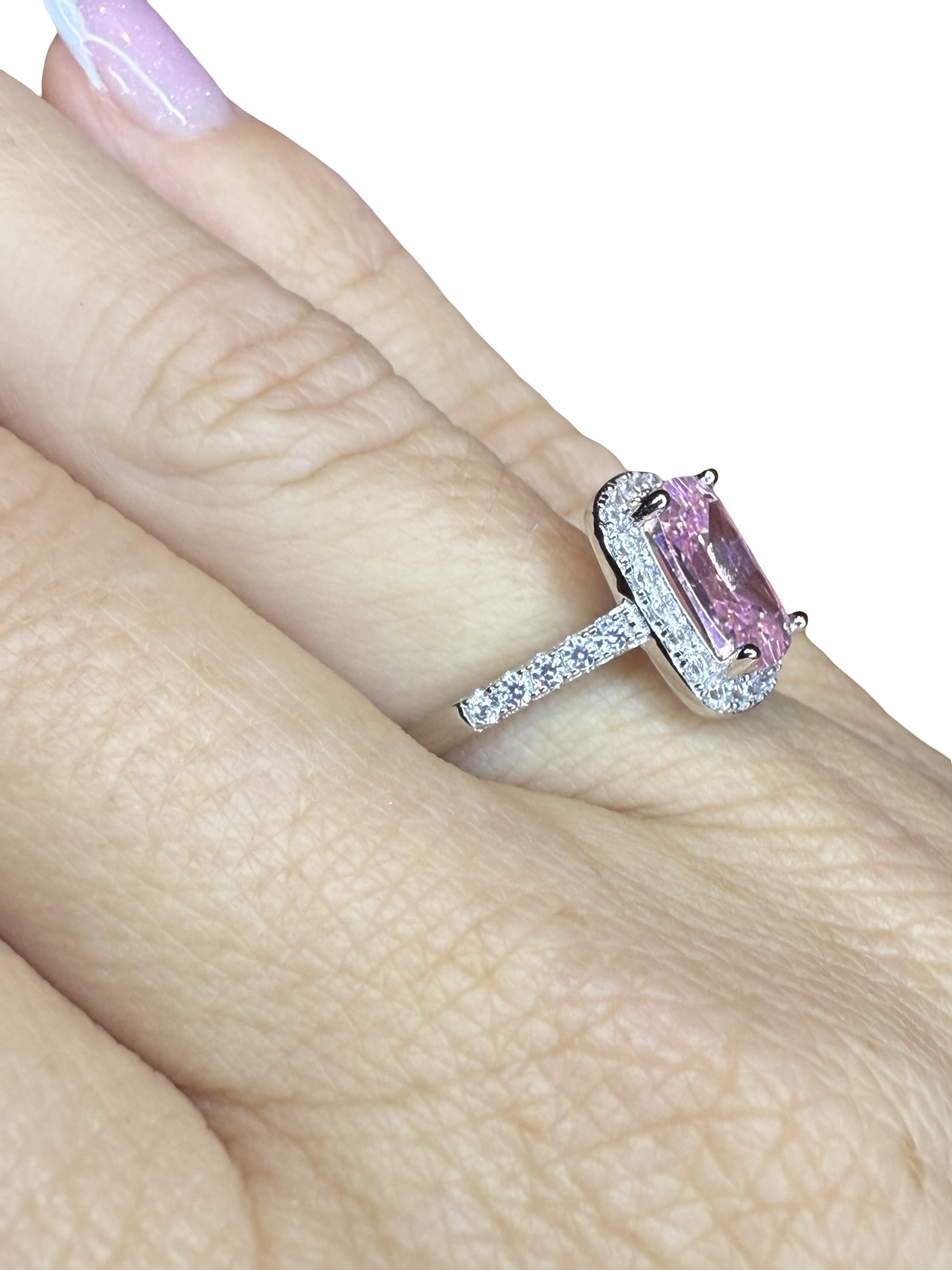 Den vakreste ringen i sølv med zirkonia