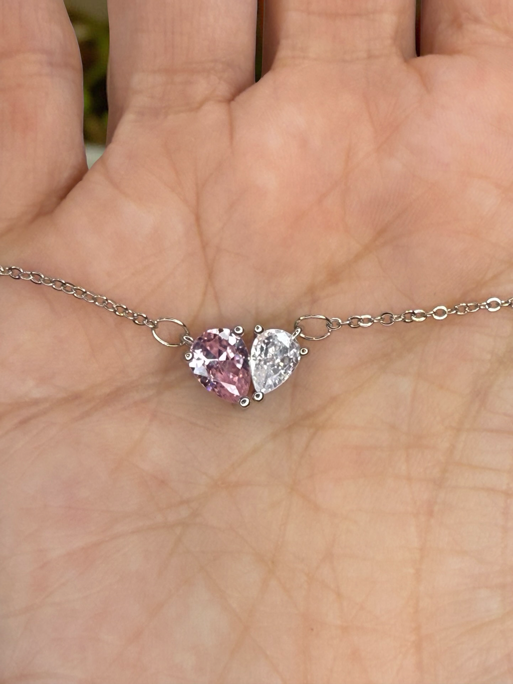Heart-shaped design on jewelry set in 925 sterling silver and zirconia