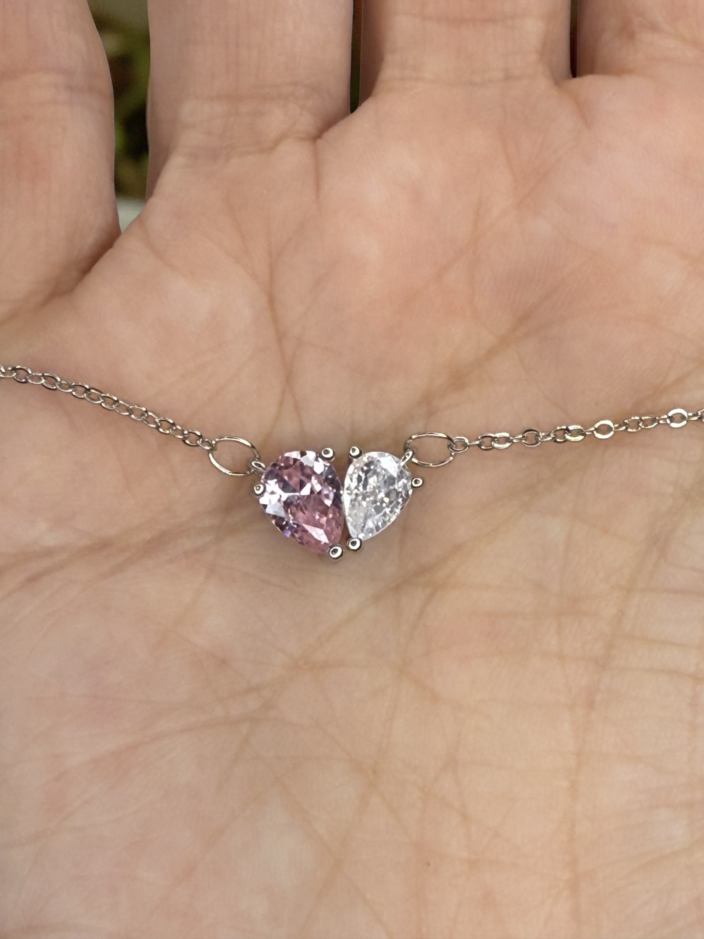 Heart-shaped design on jewelry set in 925 sterling silver and zirconia