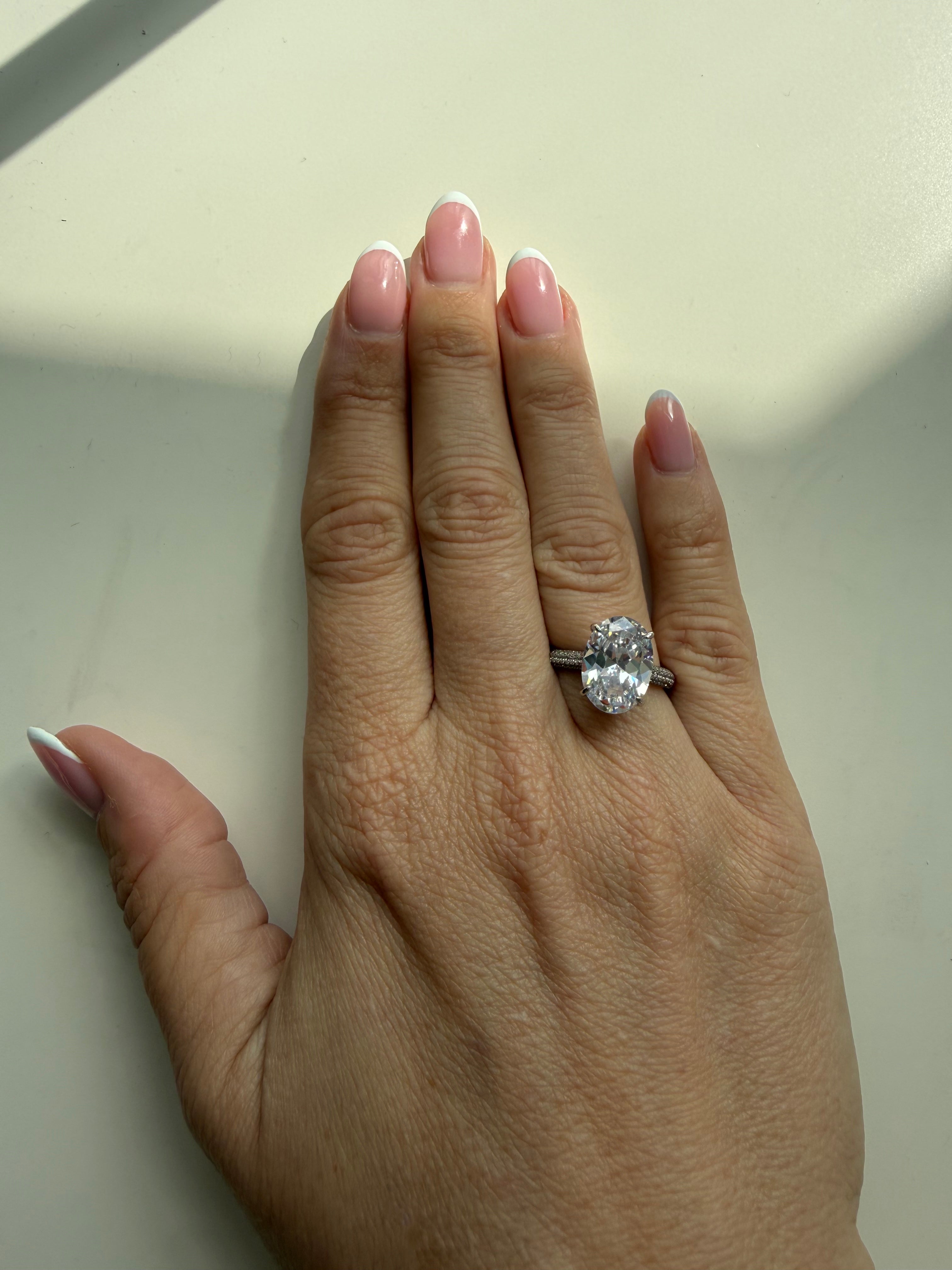 Big 8 carat statement silverring.