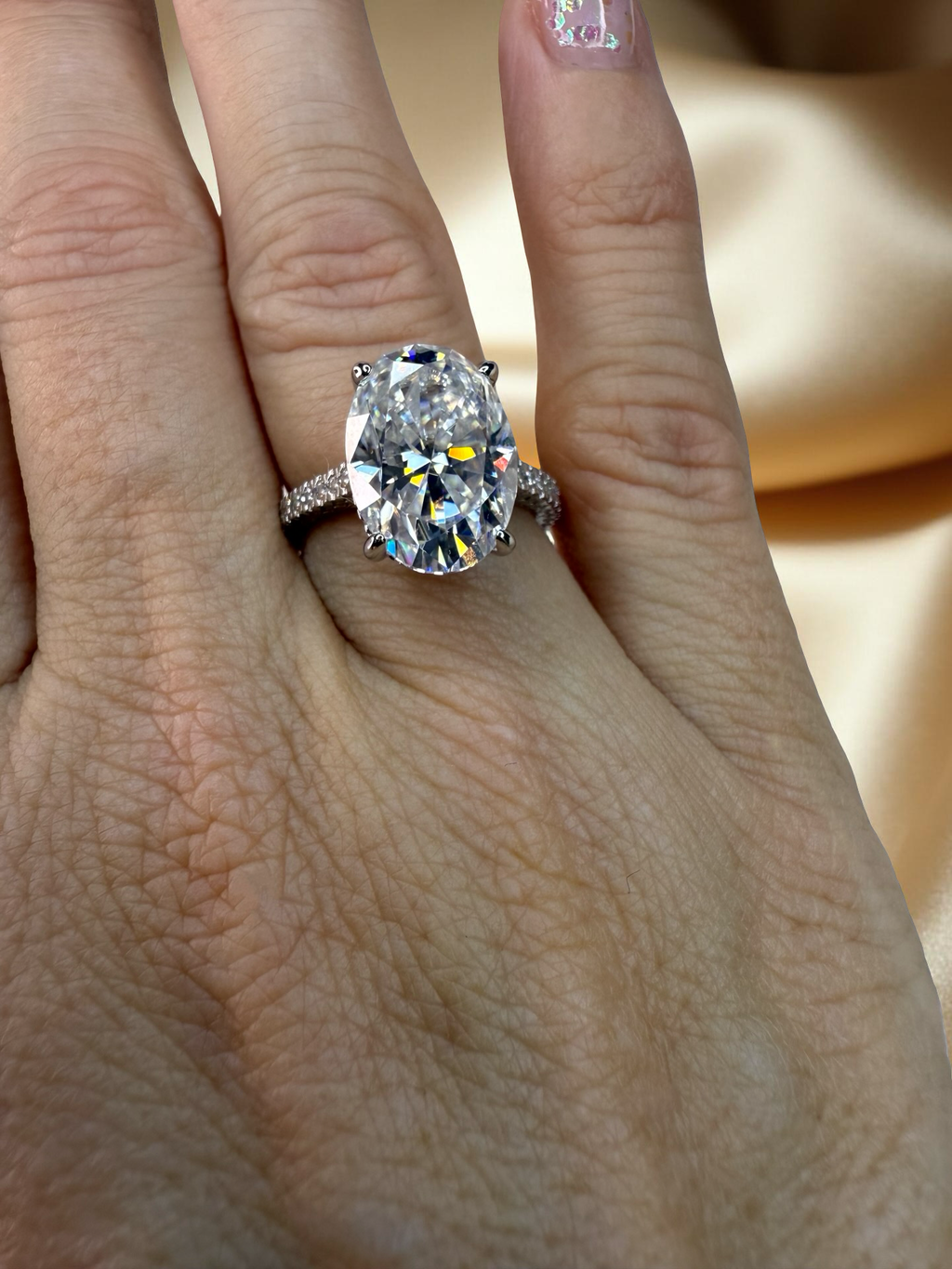 8 carat oval moissanite ring – solid ring in 18k gold plated silver (S925)