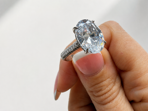 Big 8 carat statement silverring.