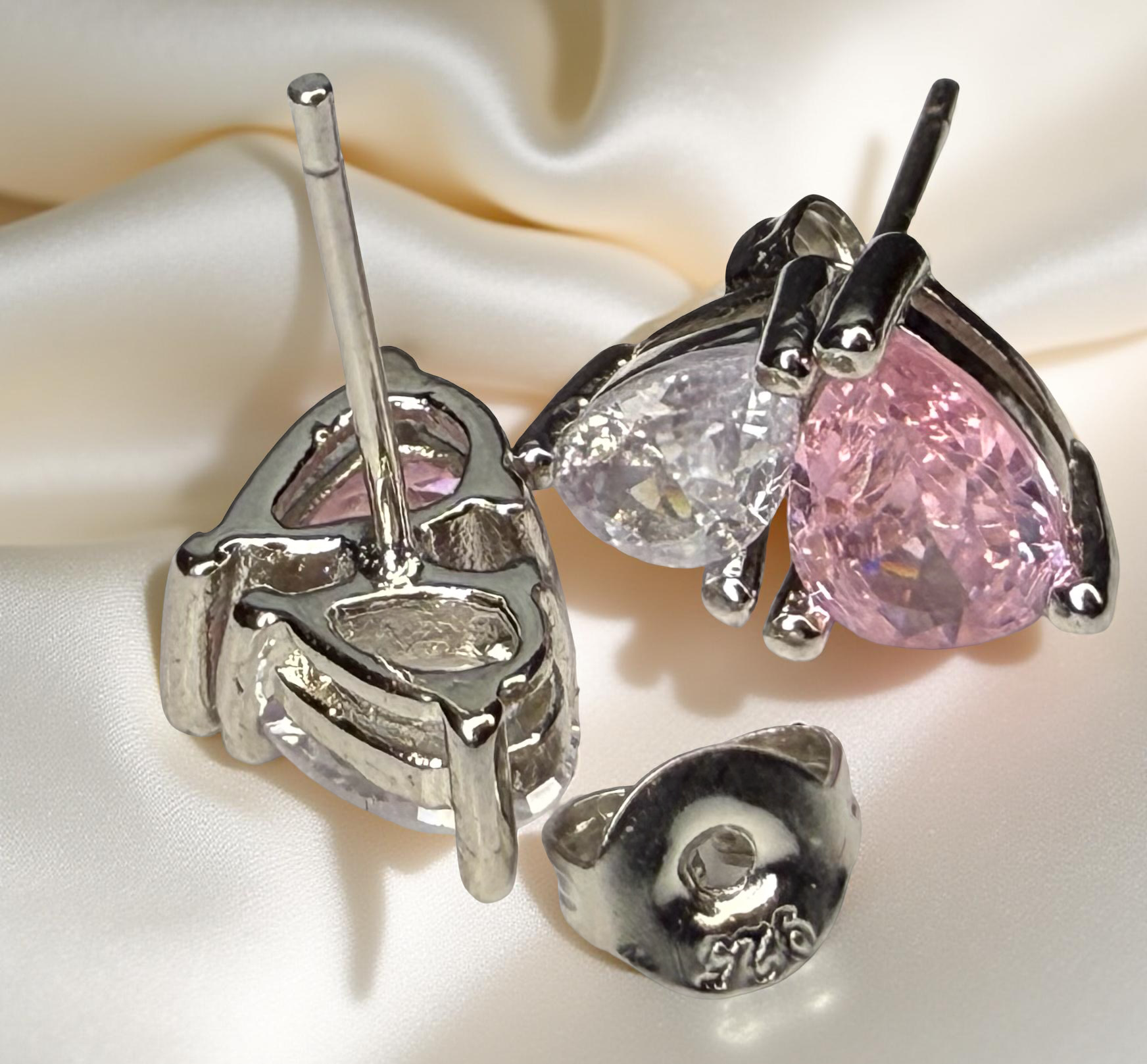 Heart-shaped design on jewelry set in 925 sterling silver and zirconia