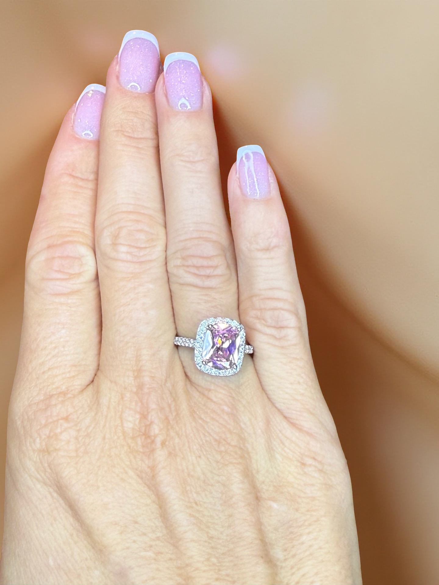 Vakker Cushion Cut ring i 925 sølv med Zirkonia.