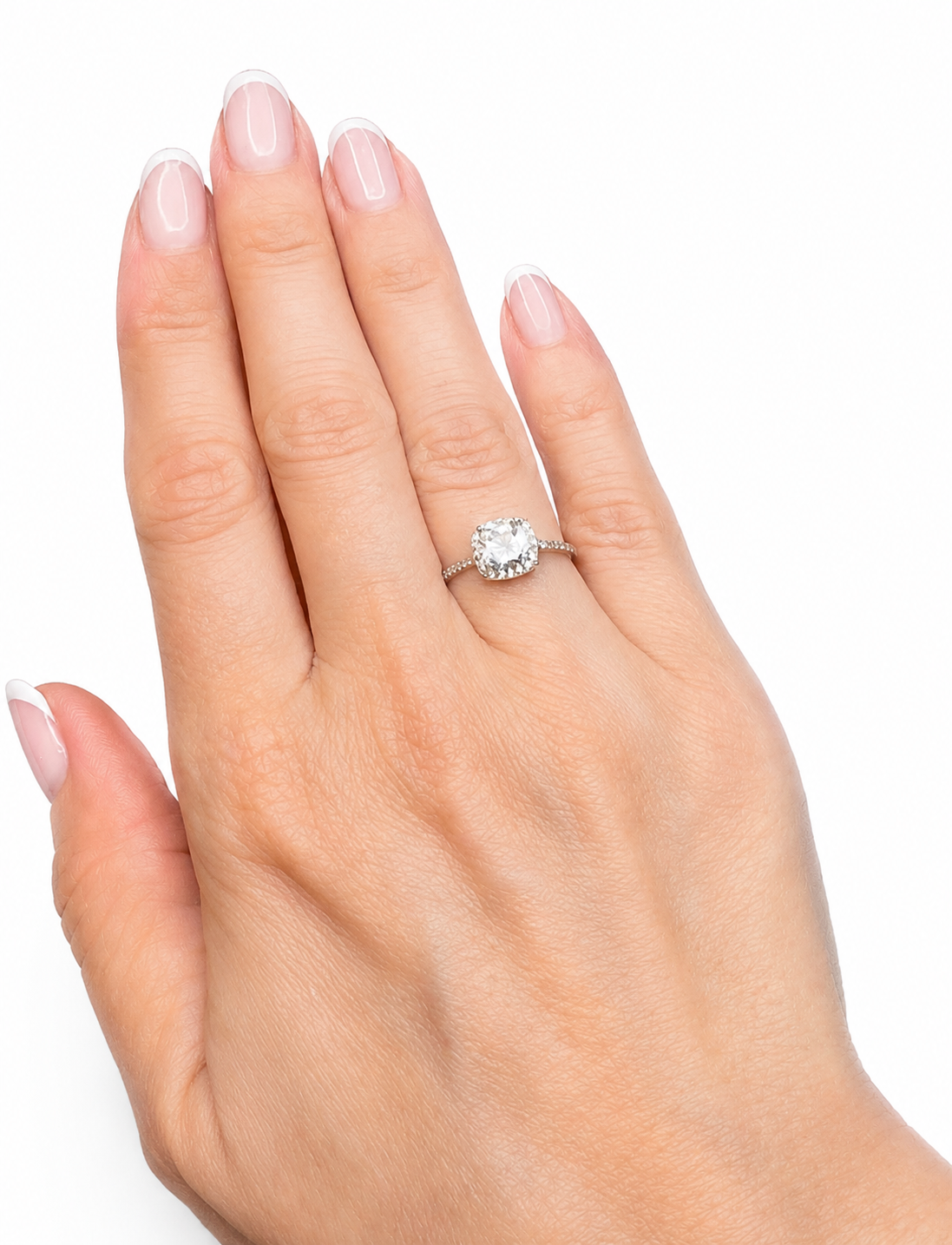 14K hvitt gullring – Klassisk halo-design med cushion-slipt stein