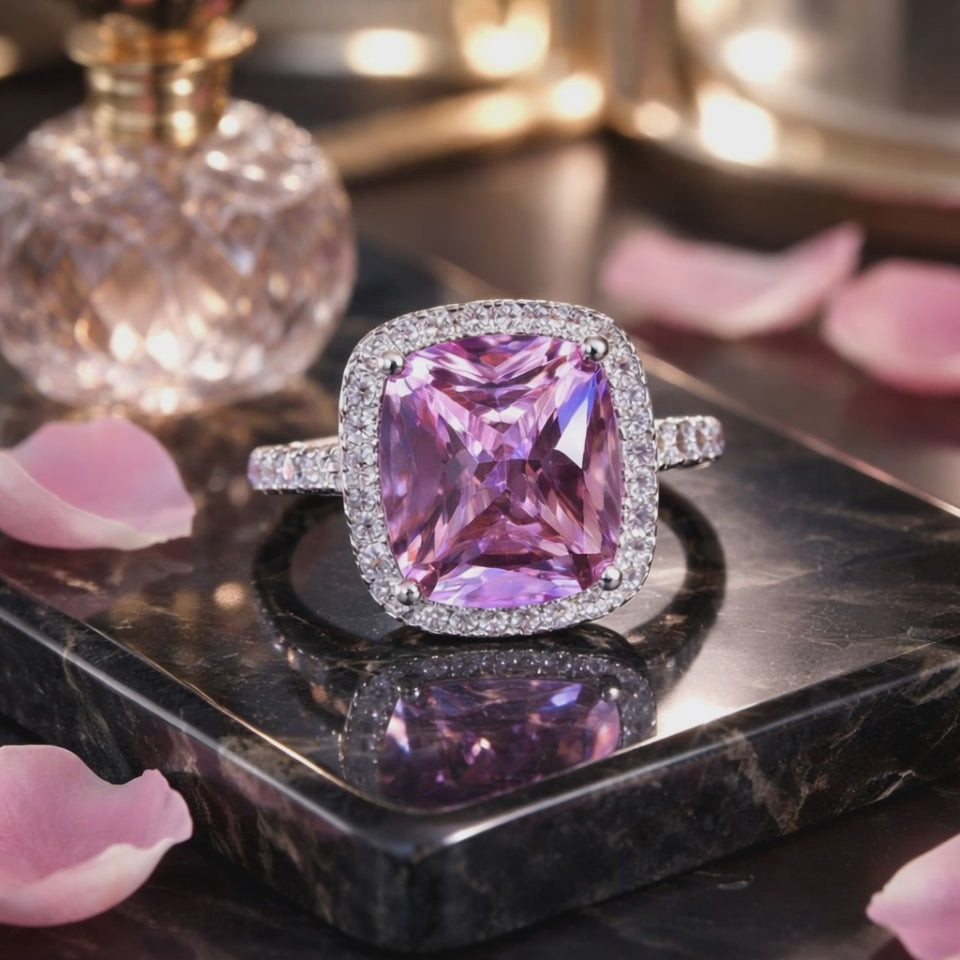 Den vakreste ringen i sølv med zirkonia